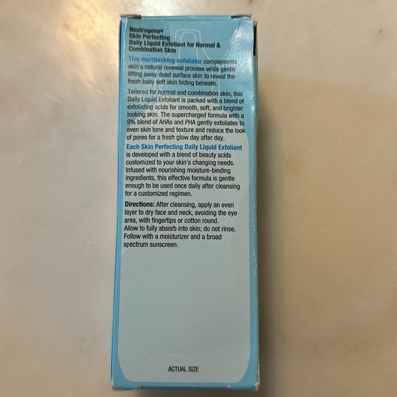 🆕 Neutrogena skin perfecting daily liquid exfoliant - Picture 3 of 4